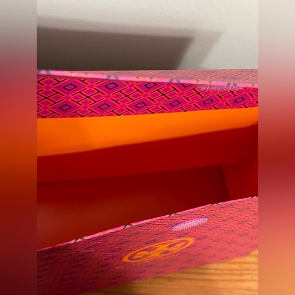 Tory Burch standing Velcro close gift bag - Picture 3 of 5